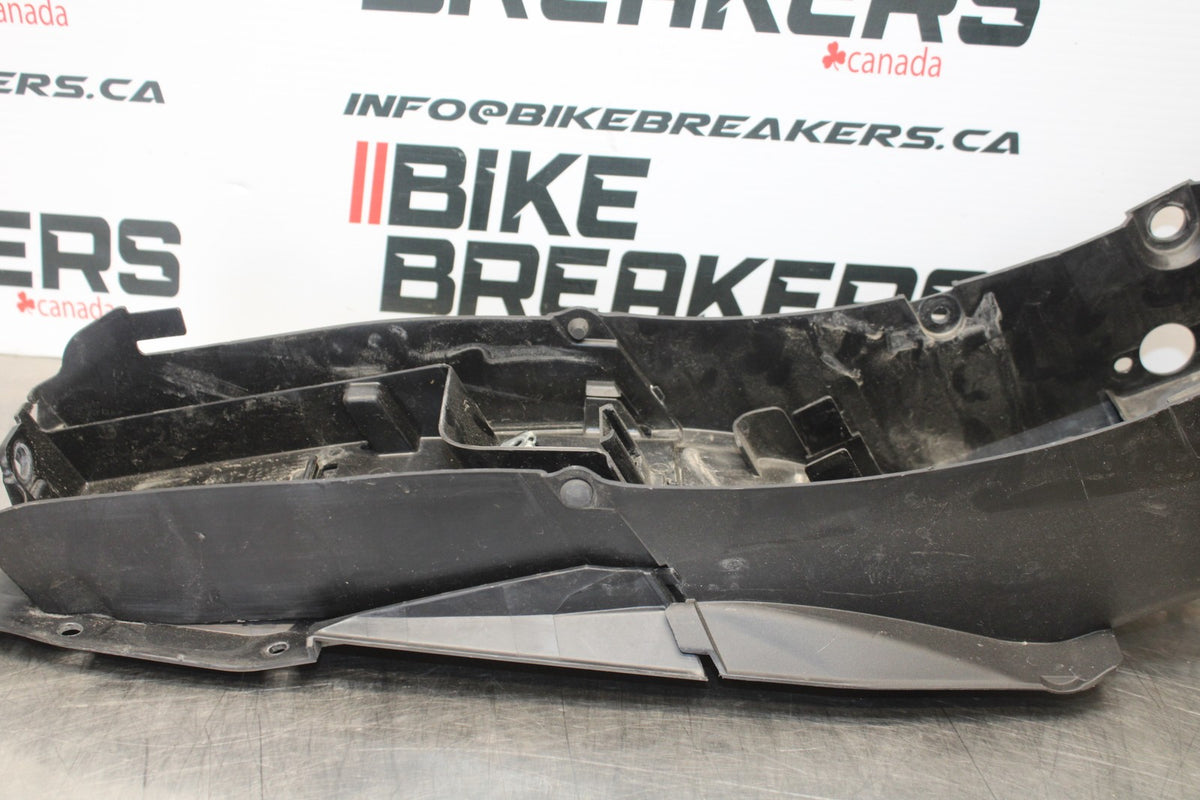 23-24 YAMAHA MT-07 REAR BACK TAIL UNDERTAIL BATTERY TRAY PLASTIC BB194