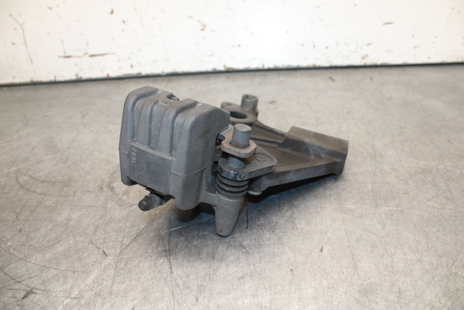 12-17 KAWASAKI ER-6N Z650 REAR BACK BRAKE CALIPER W MOUNT BRACKET BB709