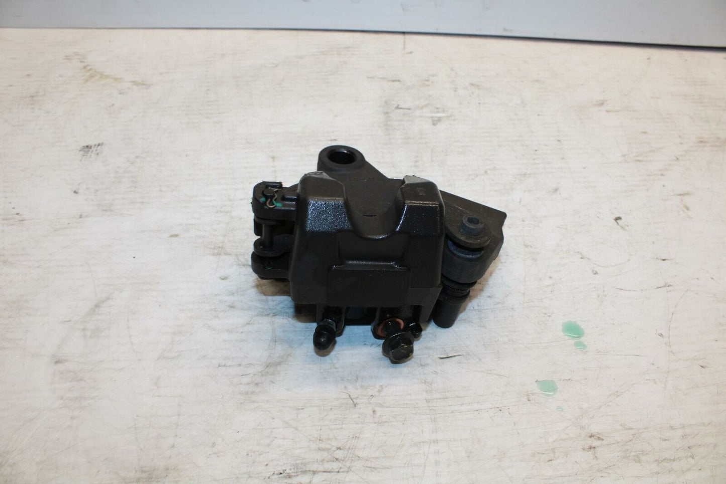 15-17 YAMAHA YZF R3 REAR  BRAKE CALIPER W MOUNT BRACKET 1WD-F580W-01-00 BB293