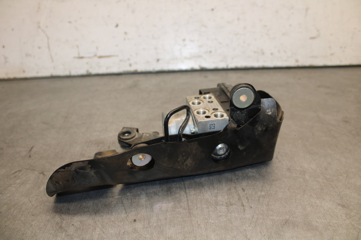 19-23 KAWASAKI NINJA ZX6R ABS PUMP UNIT MODULE BB701