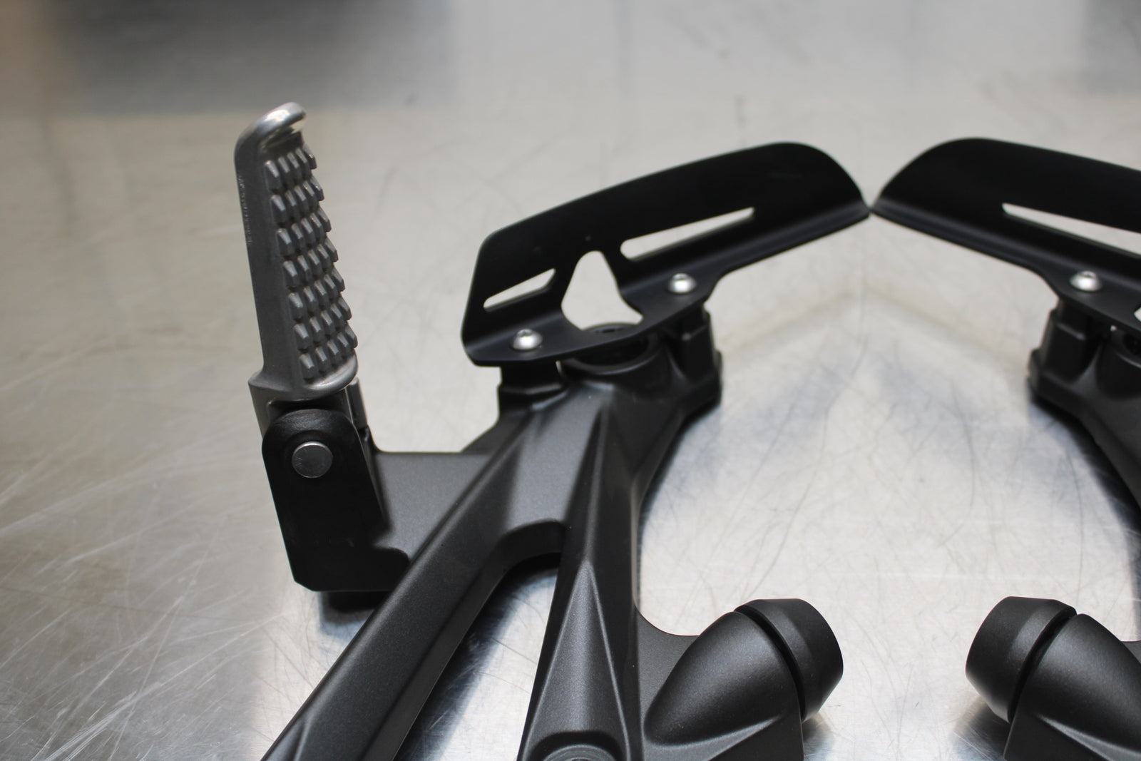 23-24 KAWASAKI NINJA ZX14R NEW!! REAR BACK PASSENGER PEG SET PAIR BB141