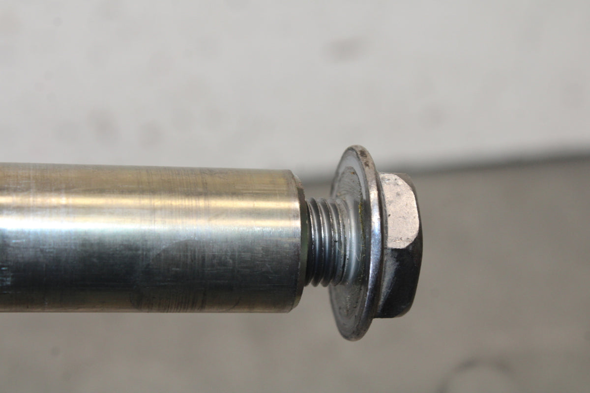 08-16 YAMAHA YZF R6 FRONT WHEEL RIM AXLE PIVOT BOLT 2C0-25181-00-00 BB665