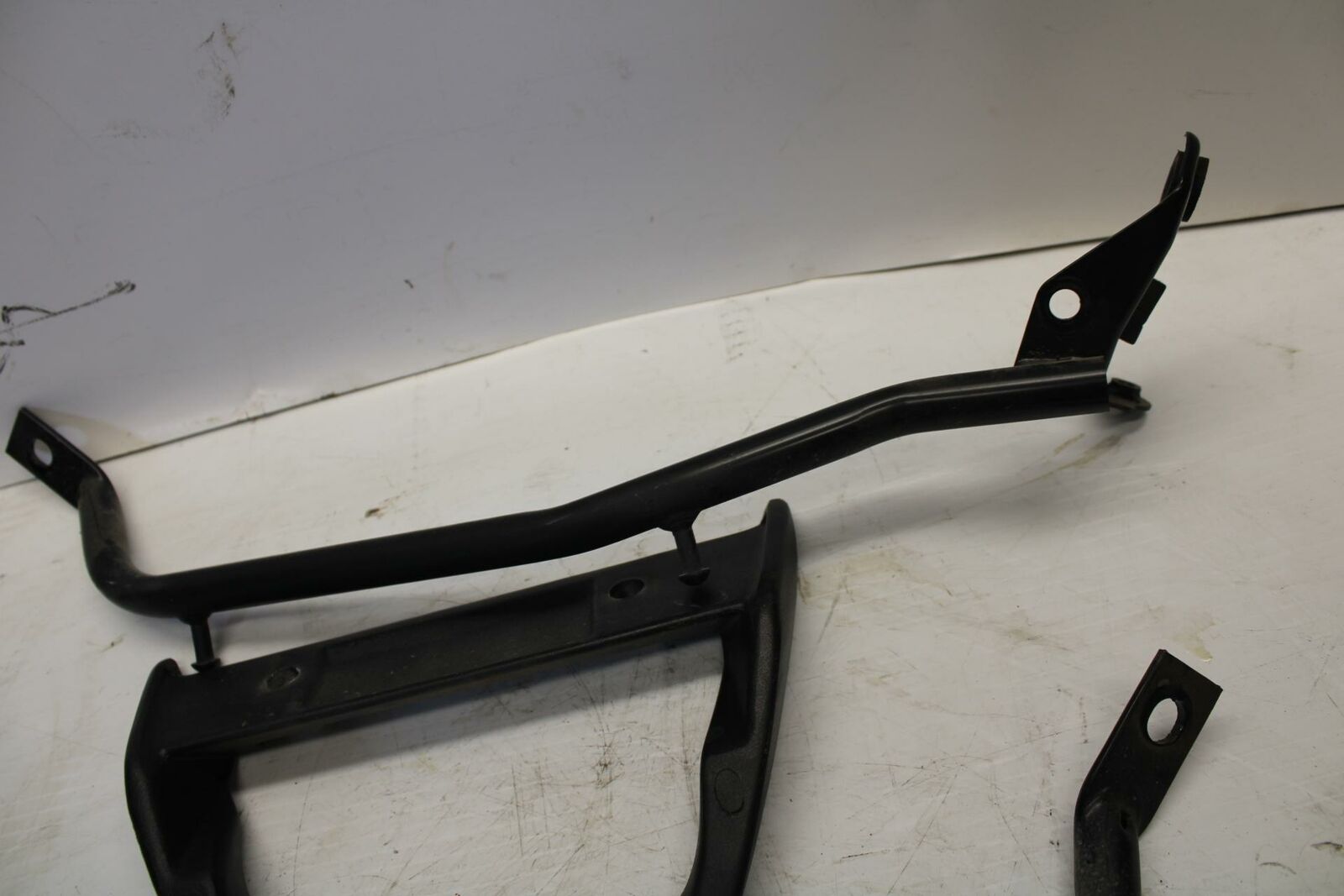 04-09 SUZUKI GS500F PASSENGER REAR  GRAB BAR HANDLE SET 46211C01D00JETN BB261