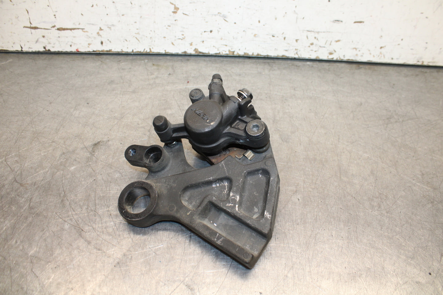 13-17 KAWASAKI NINJA ZX6R ZX636E REAR BACK BRAKE CALIPER W MOUNT BRACKET BB735