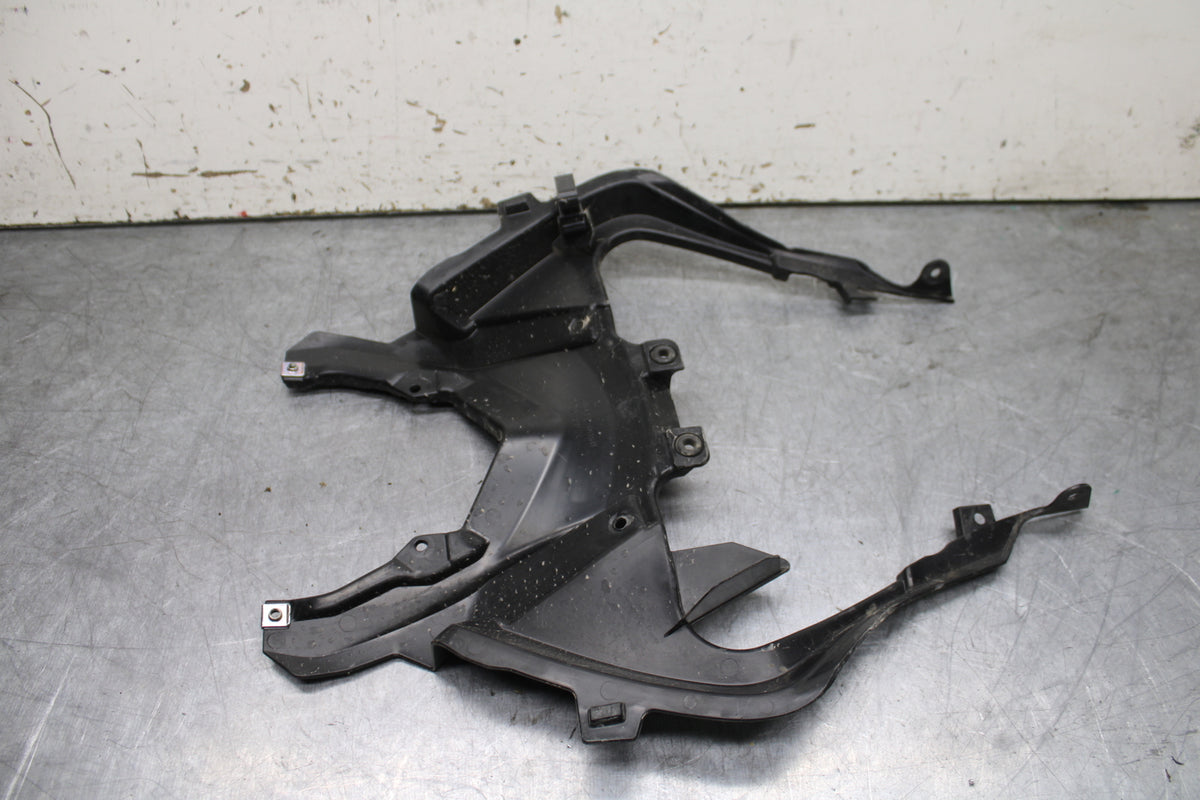 24-25 KAWASAKI NINJA ZX6R CENTER REAR BACK TAIL FAIRING COWL BB726