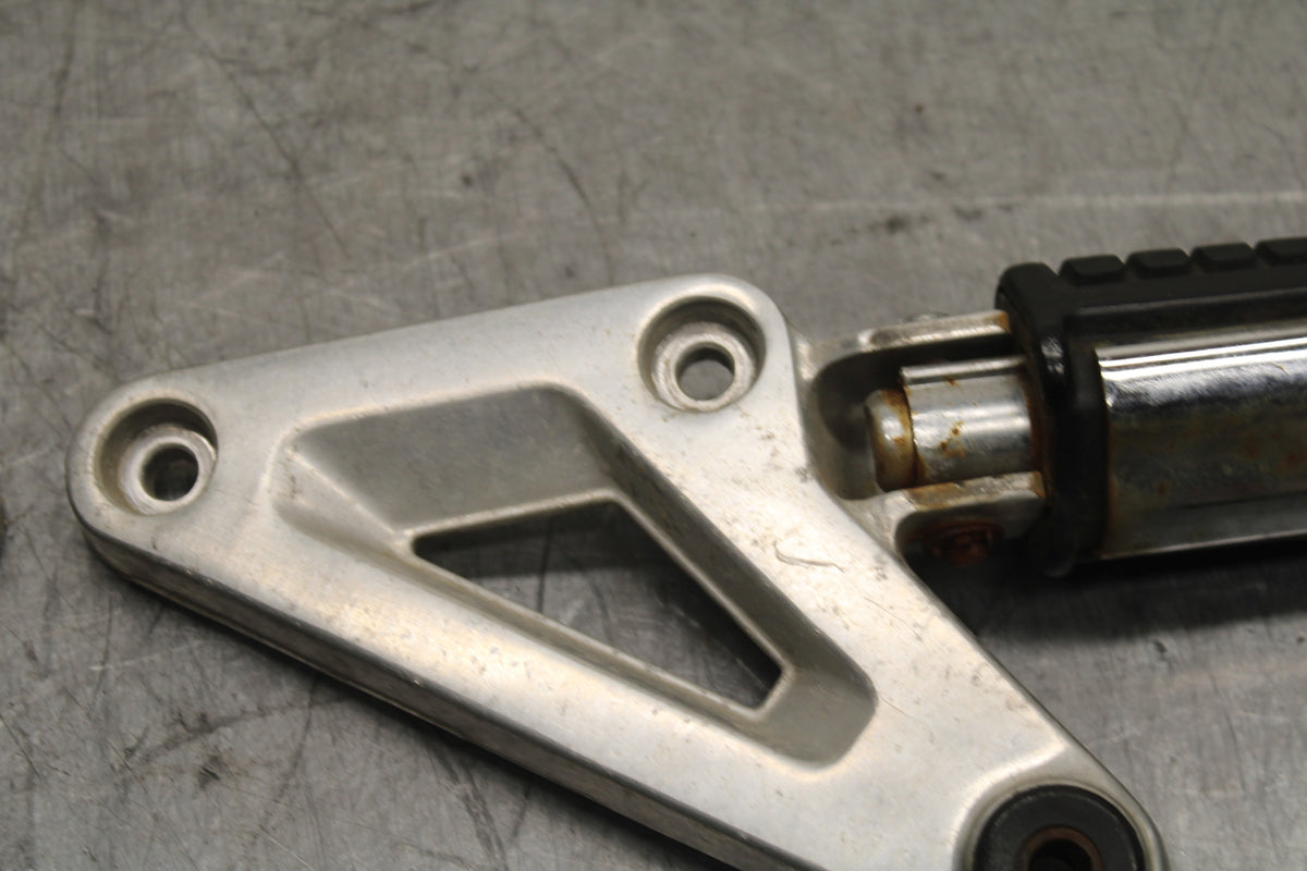 82-83 HONDA V45 MAGNA REAR PASSENGER FOOT STEP PEG BB107