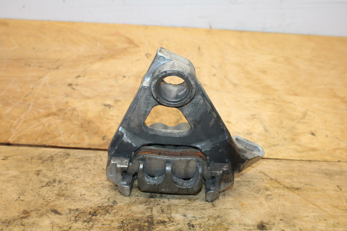 00-01 YAMAHA YZF R6 REAR BACK BRAKE CALIPER W MOUNT BRACKET BB327