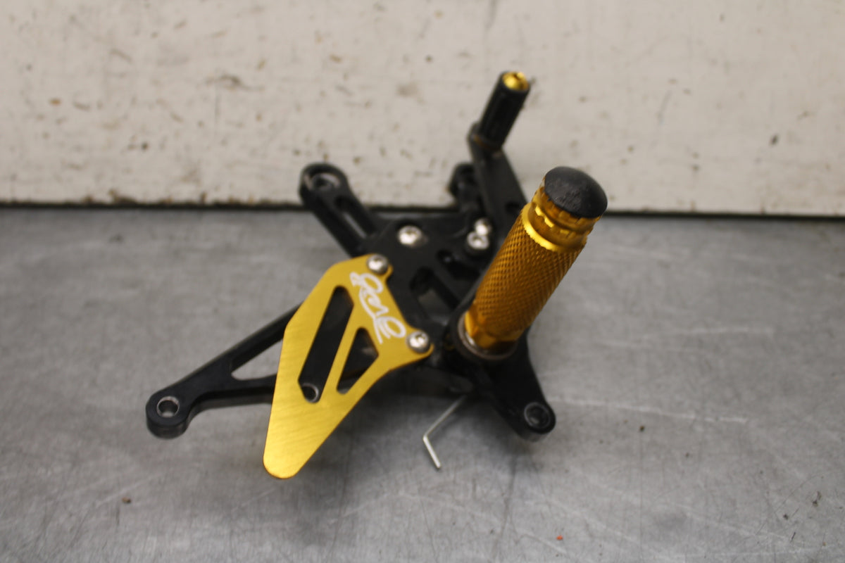 09-14 YAMAHA YZF R1 AFTERMARKET RIGHT REARSET REAR SET FOOT PEG REST STOP BB696