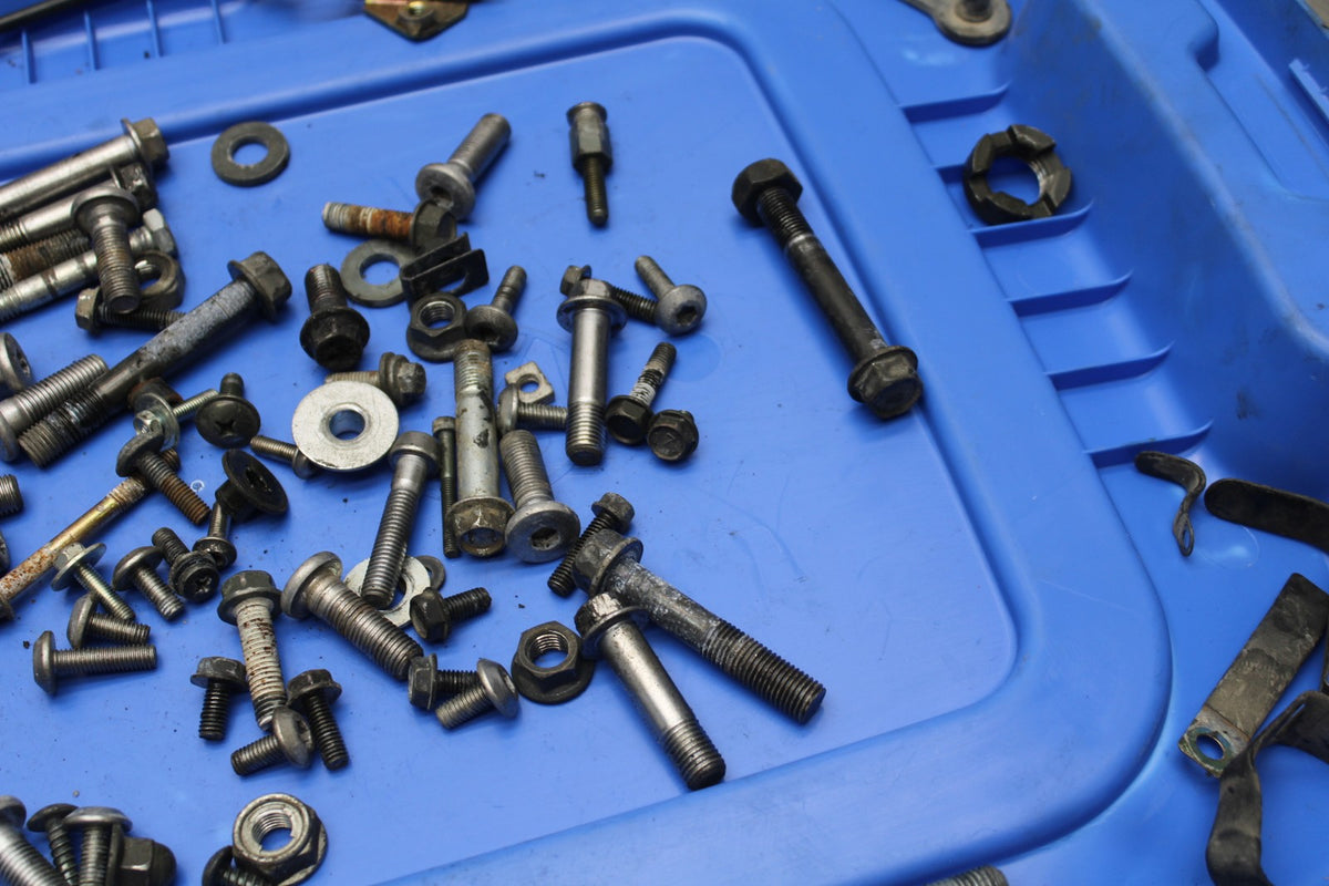 06 KAWASAKI Z750 BOLTS HARDWARE MOTOR SCREWS BB837