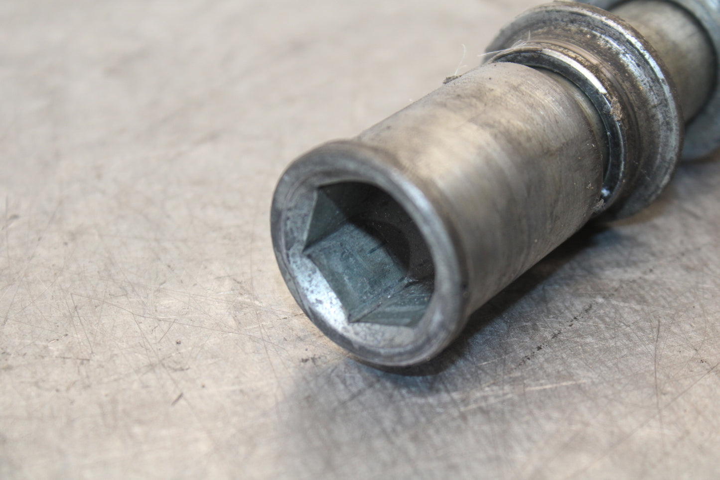 03-04 KAWASAKI NINJA ZX6RR FRONT WHEEL RIM AXLE PIVOT BOLT BB684