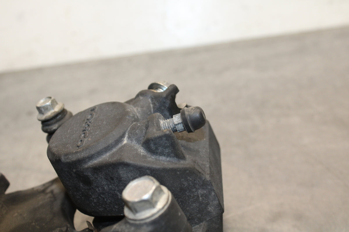 09 SUZUKI GSXR600 REAR BACK BRAKE CALIPER W MOUNT BRACKET BB759