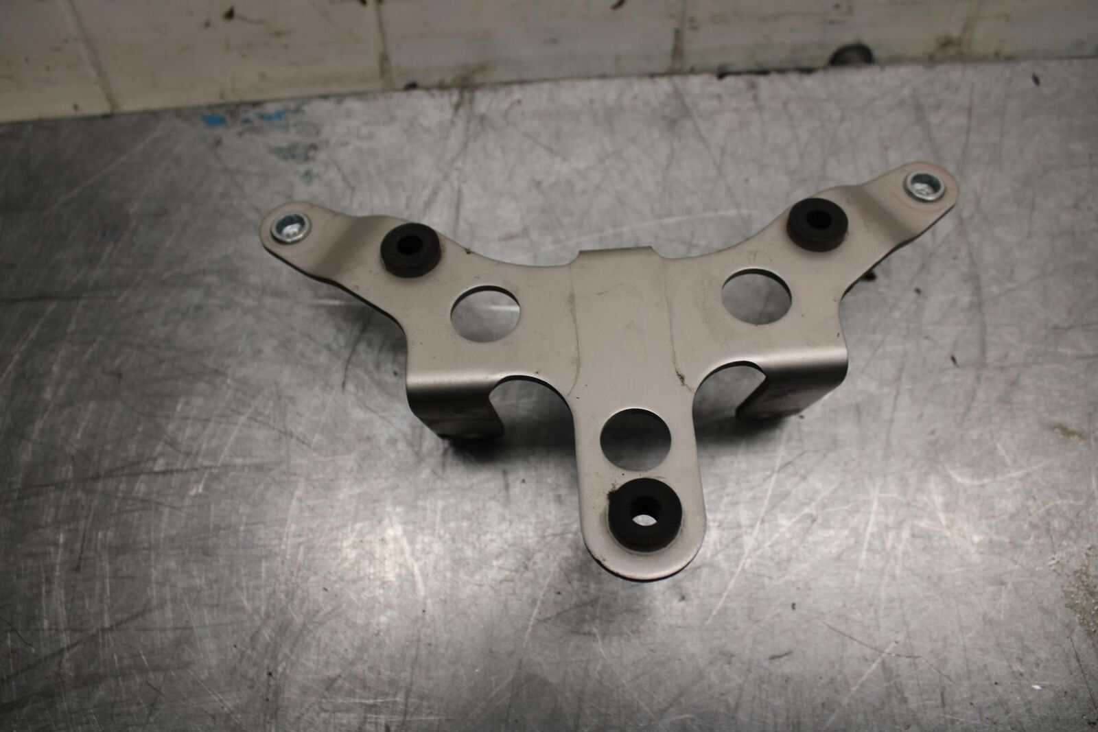 07-08 KAWASAKI CONCOURS 1400 ABS GAUGES STAY BRACKET BB449