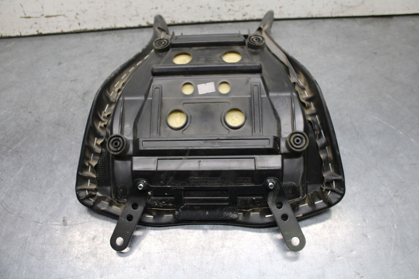 19-24 YAMAHA R3 FRONT DRIVERS SEAT PAD SADDLE PILLION BB736