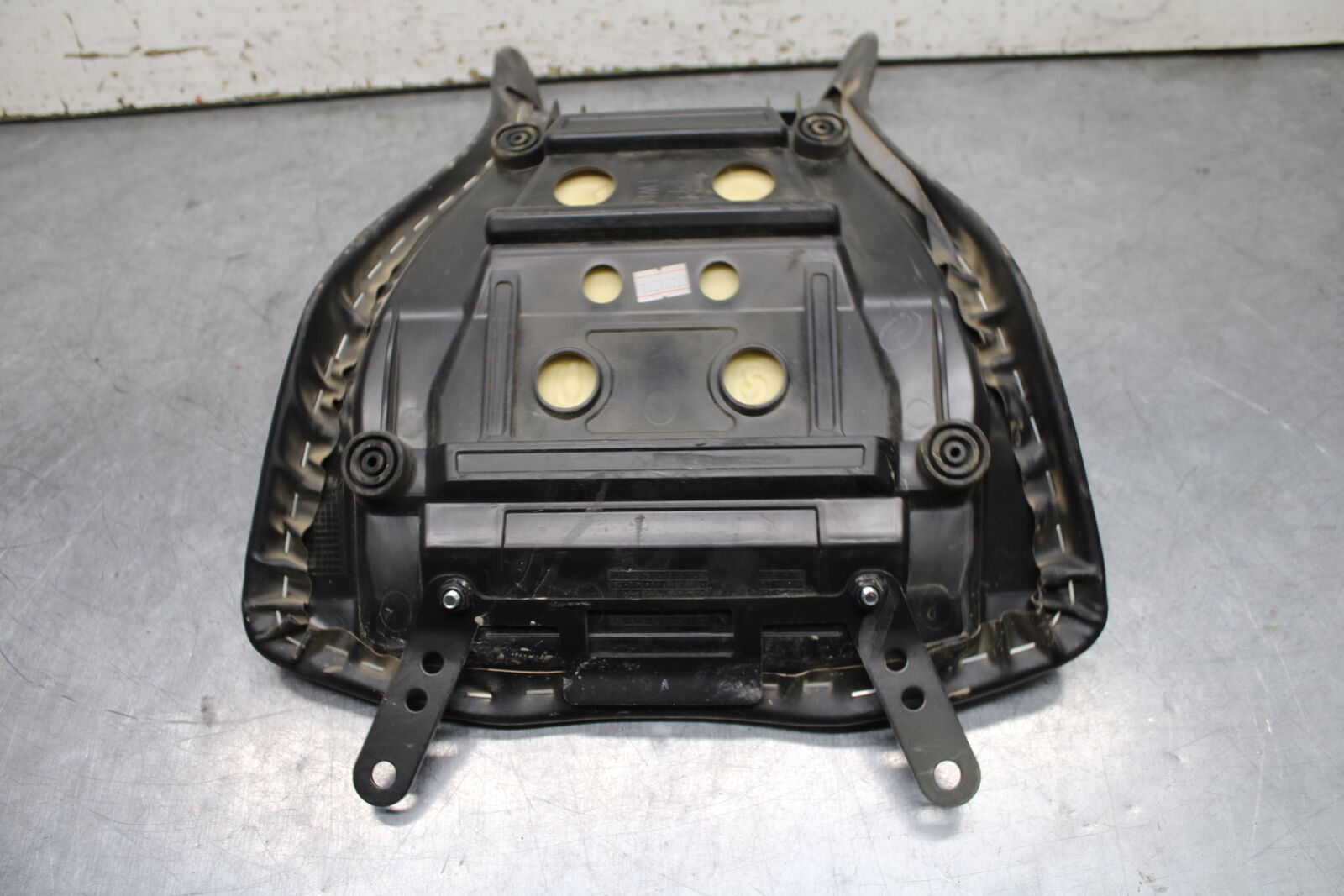 19-24 YAMAHA R3 FRONT DRIVERS SEAT PAD SADDLE PILLION BB736