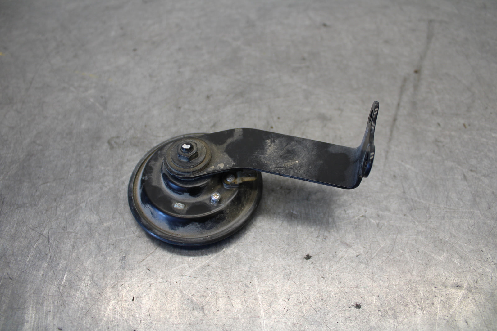 11-24 SUZUKI GSXR750 HORN SIGNAL BB687