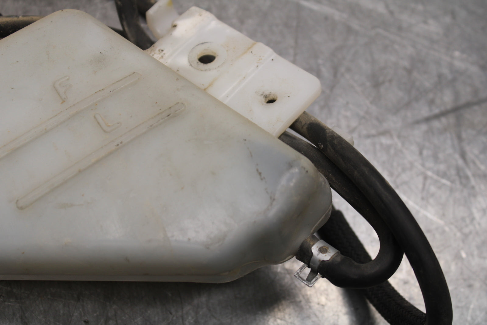 08-10 SUZUKI GSXR 600 COOLANT WATER TANK RESERVOIR BOTTLE  BB721