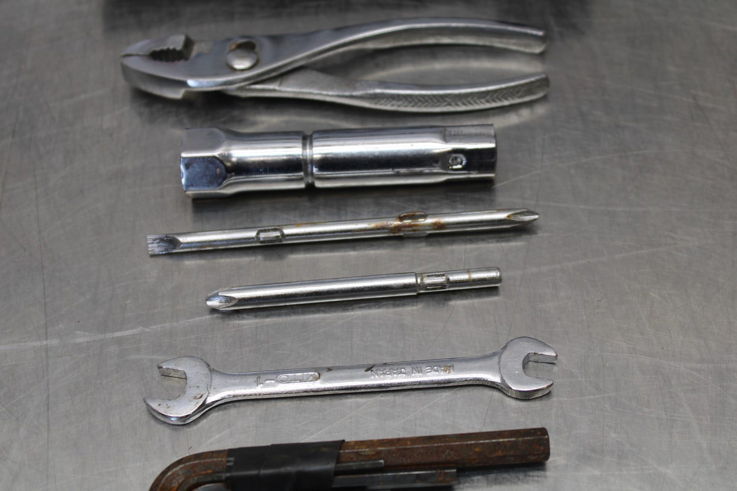 03-08 KAWASAKI VULCAN 1600 STOCK TOOLS OEM TOOL BAG KIT SET BB196