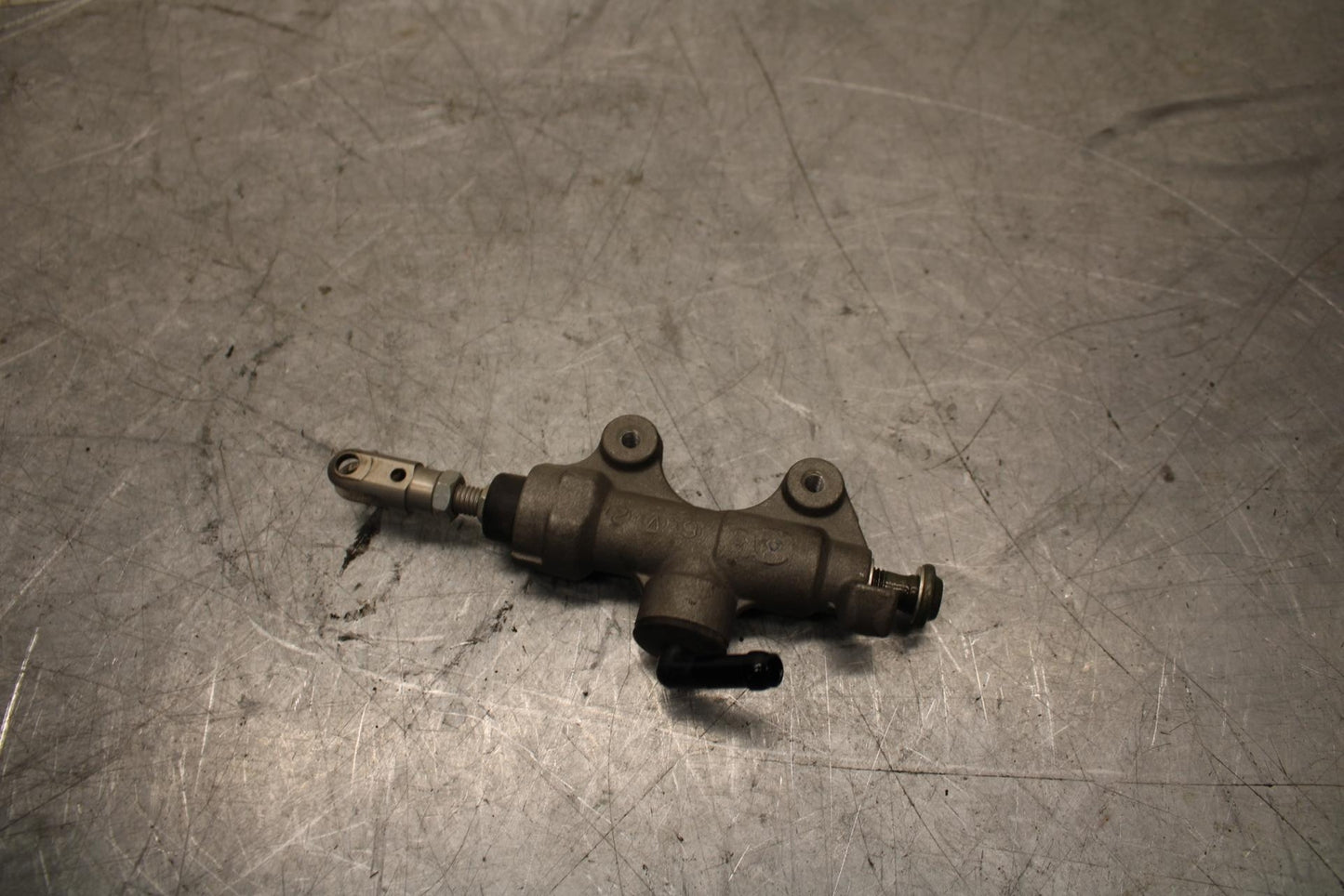 2007 Yamaha YZF R6 REAR BACK BRAKE MASTER CYLINDER 2C0-2583V-01-00 BB525