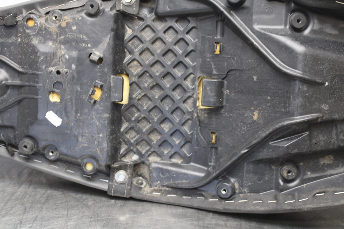 12 TRIUMPH STREET TRIPLE R FRONT REAR SEAT SADDLE BB914