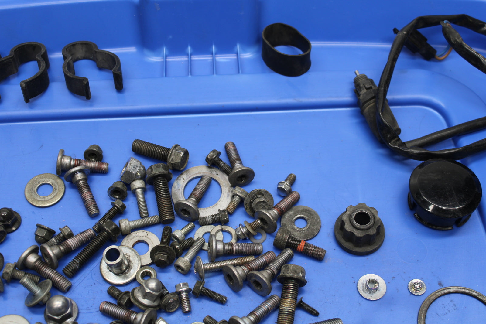 05-08 KAWASAKI VULCAN 1500 VN1500N CLASSIC MOUNTING BOLTS HARDWARE MOTOR BB133