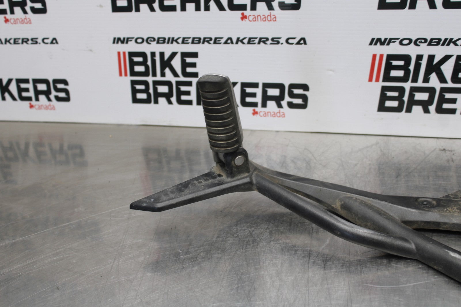 09-10 KAWASAKI ER-6N LEFT REARSET REAR SET DRIVER FOOT PEG REST STOP BB205