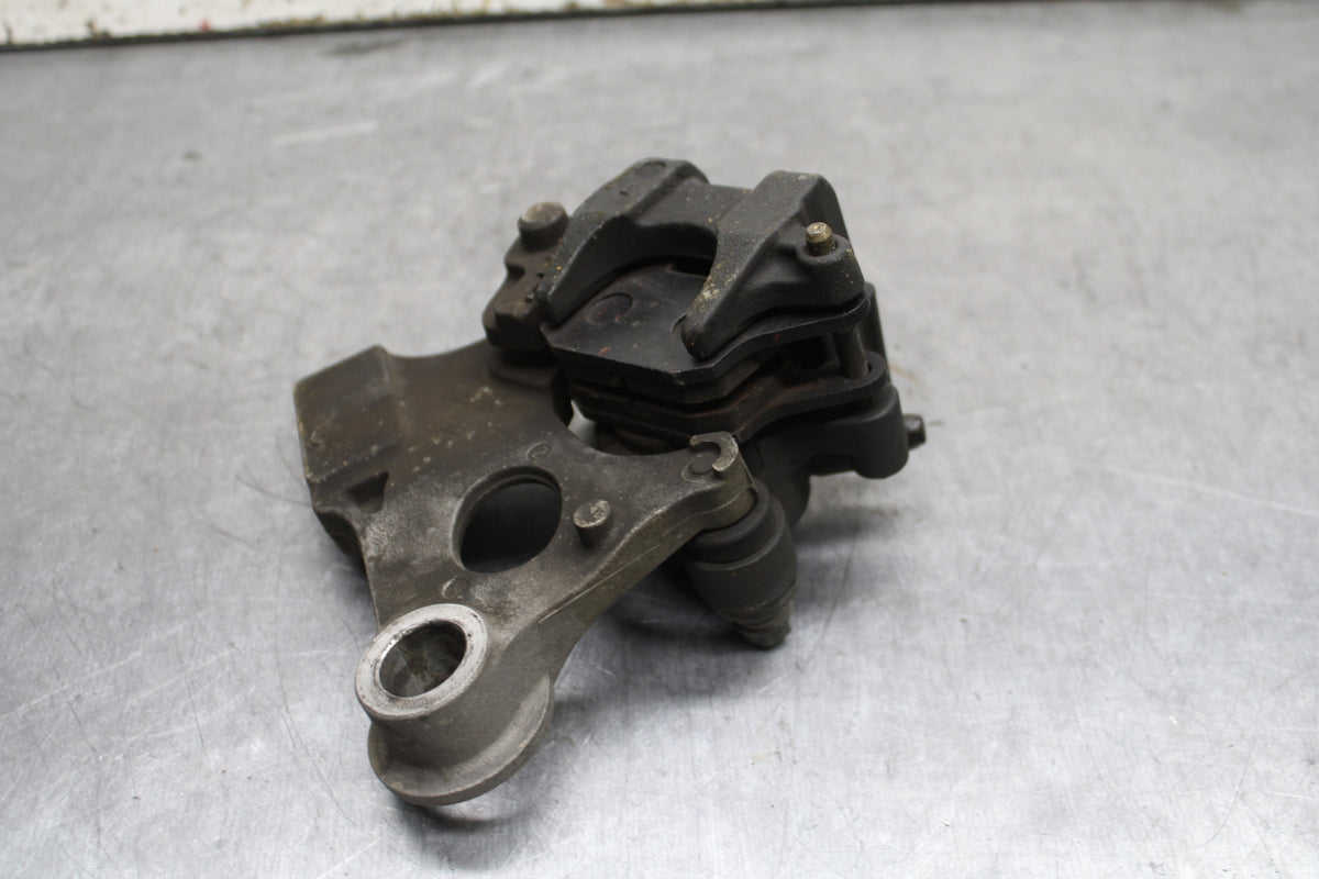 01-06 HONDA CBR600F4I REAR BACK BRAKE CALIPER W MOUNT BRACKET BB115