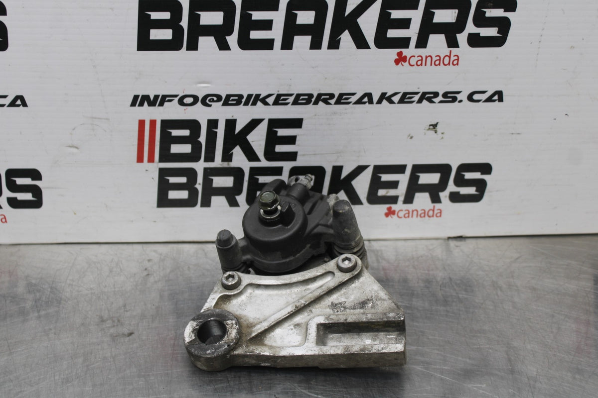 06 KAWASAKI Z750 REAR BACK BRAKE CALIPER W MOUNT BRACKET BB837