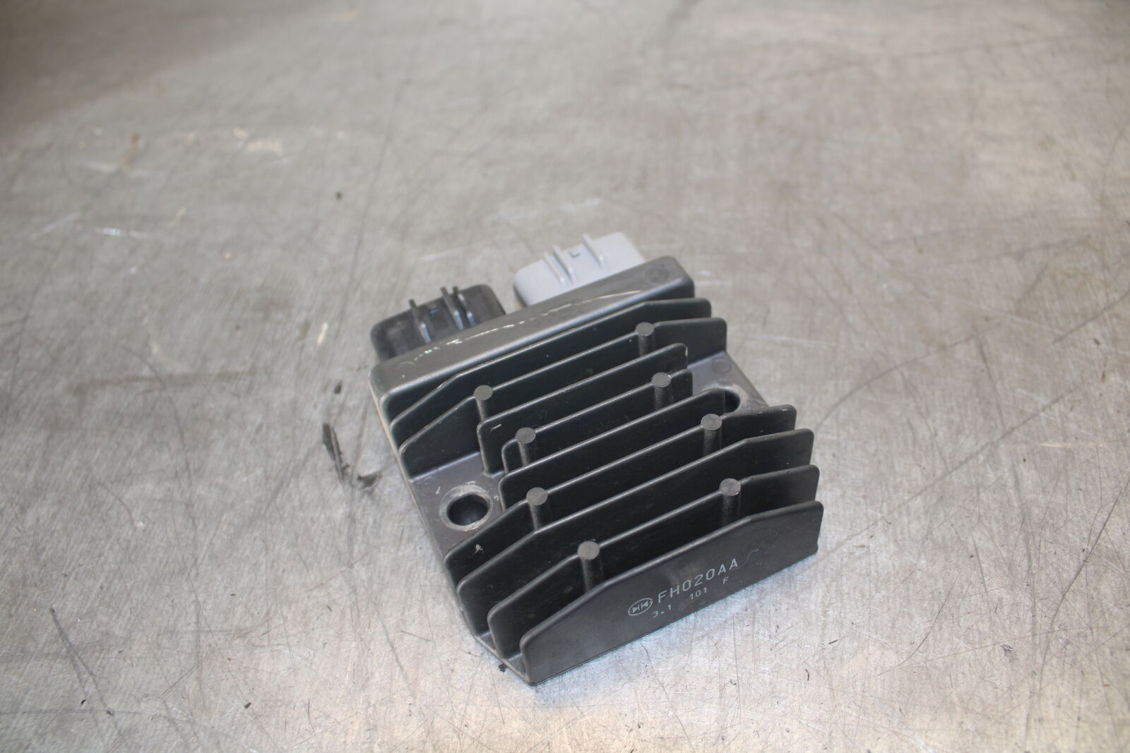 13-15 HONDA CBR500R RECTIFIER VOLTAGE REGULATOR 31600-MGZ-J01 BB704