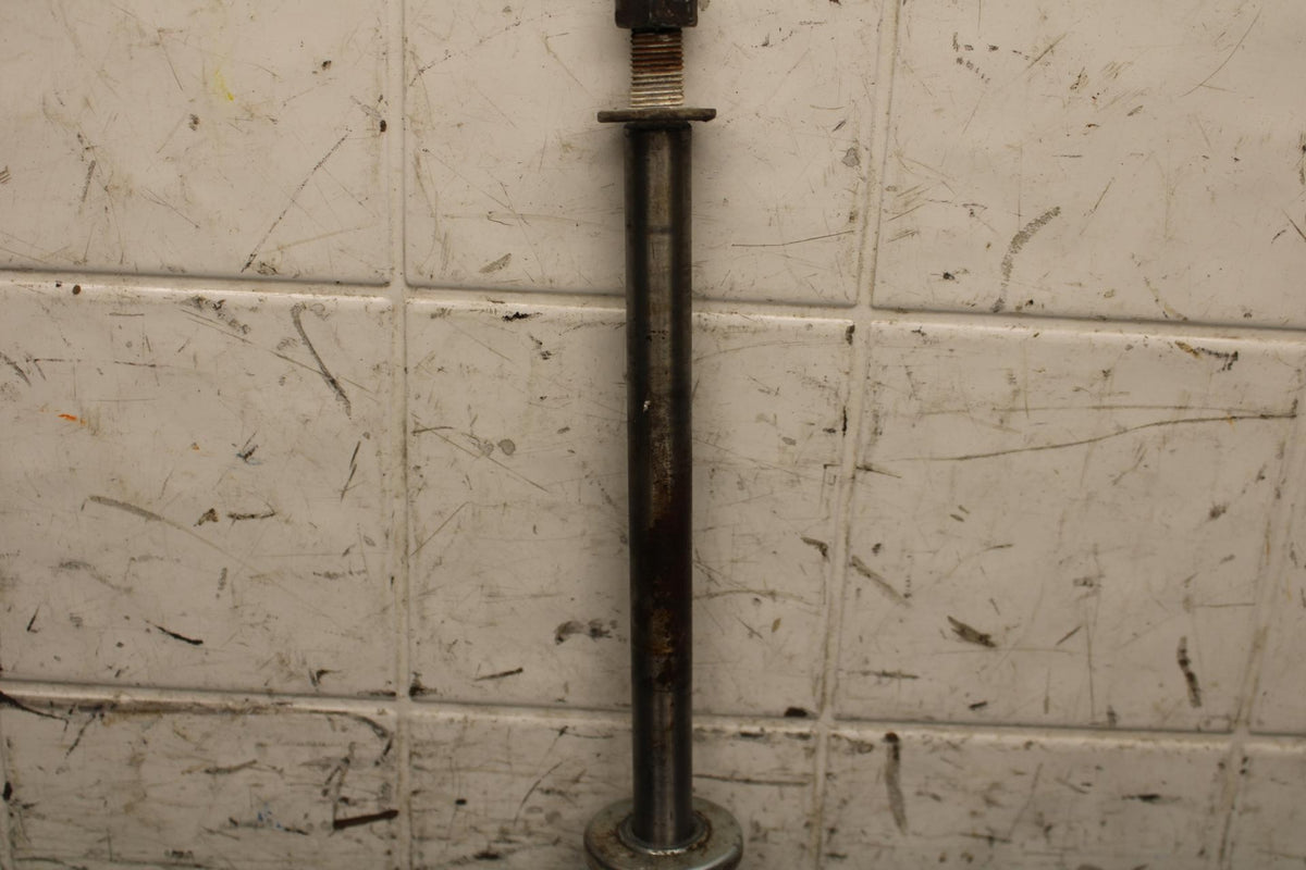 75 SUZUKI GT 550 FRONT WHEEL RIM AXLE PIVOT BOLT BB67