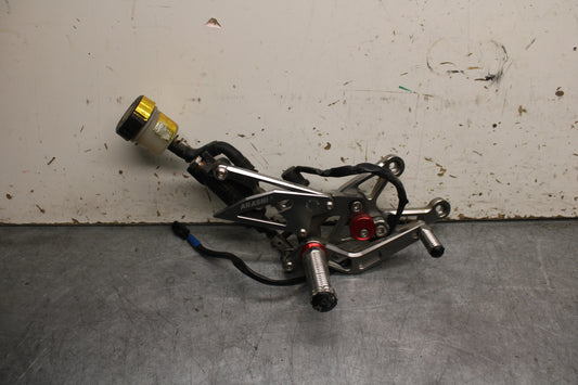 07-08 YAMAHA YZF R1 RIGHT REARSET REAR SET DRIVER FOOT PEG REST STOP BB724