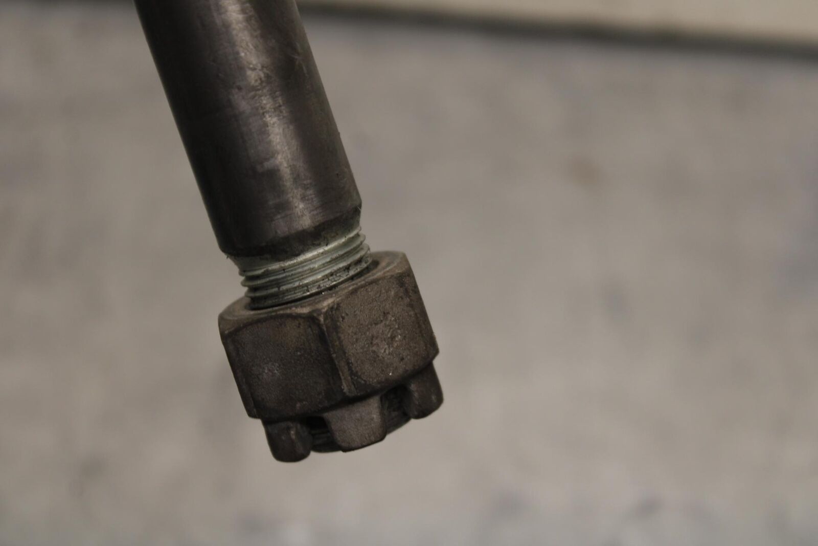 03-08 KAWASAKI VULCAN 1600 REAR AXLE BACK WHEEL RIM PIVOT BOLT AXEL BB616