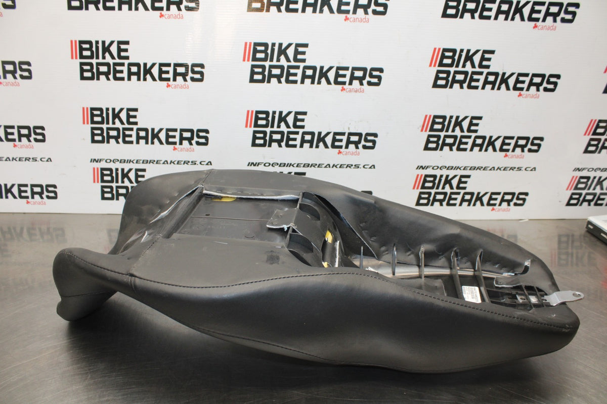22 HARLEY-DAVIDSON SOFTAIL FRONT REAR SEAT SADDLE  BB859