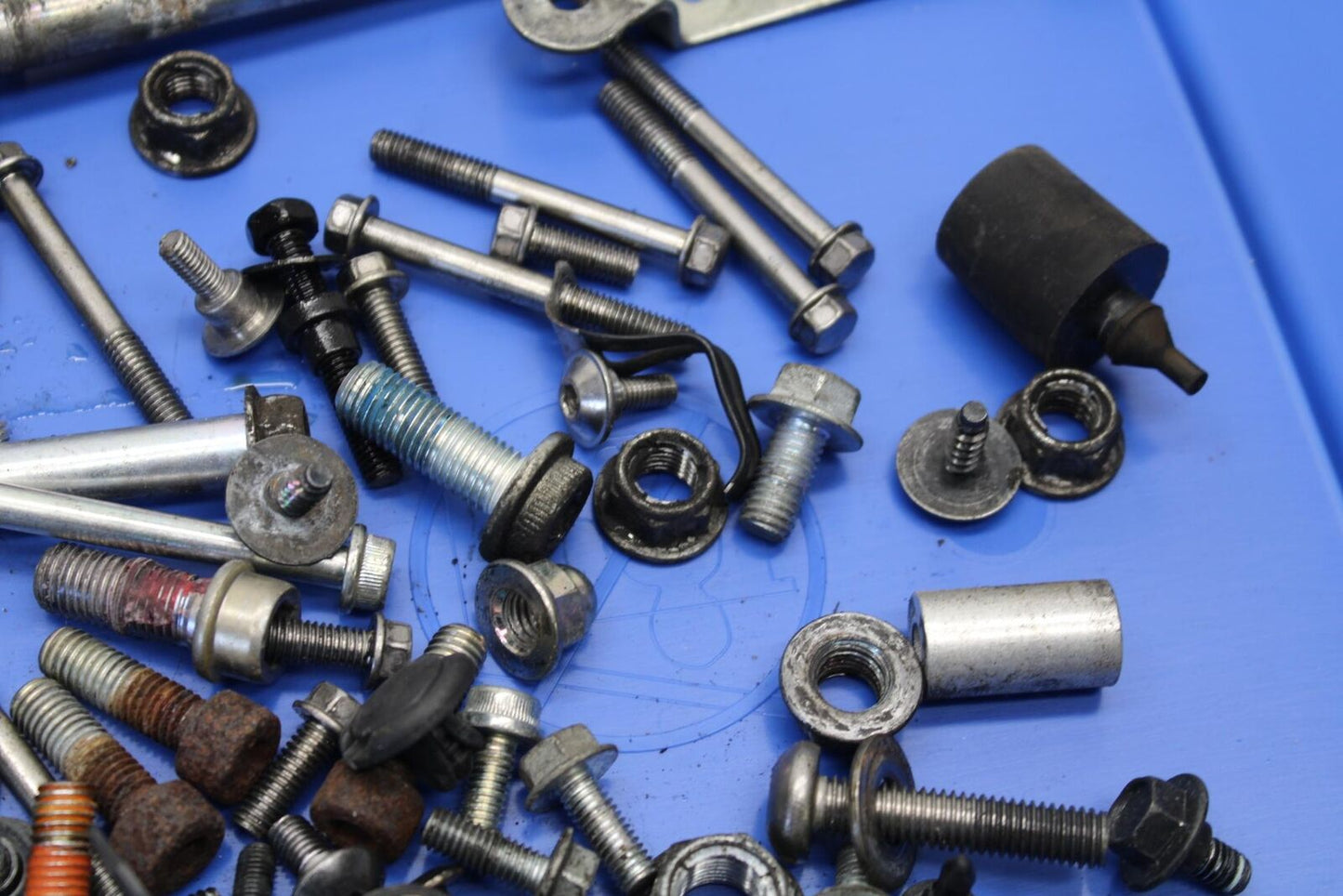 06-07 SUZUKI GSXR750 MISCELLANEOUS MOUNTING BOLTS HARDWARE MOTOR SCREWS BB613