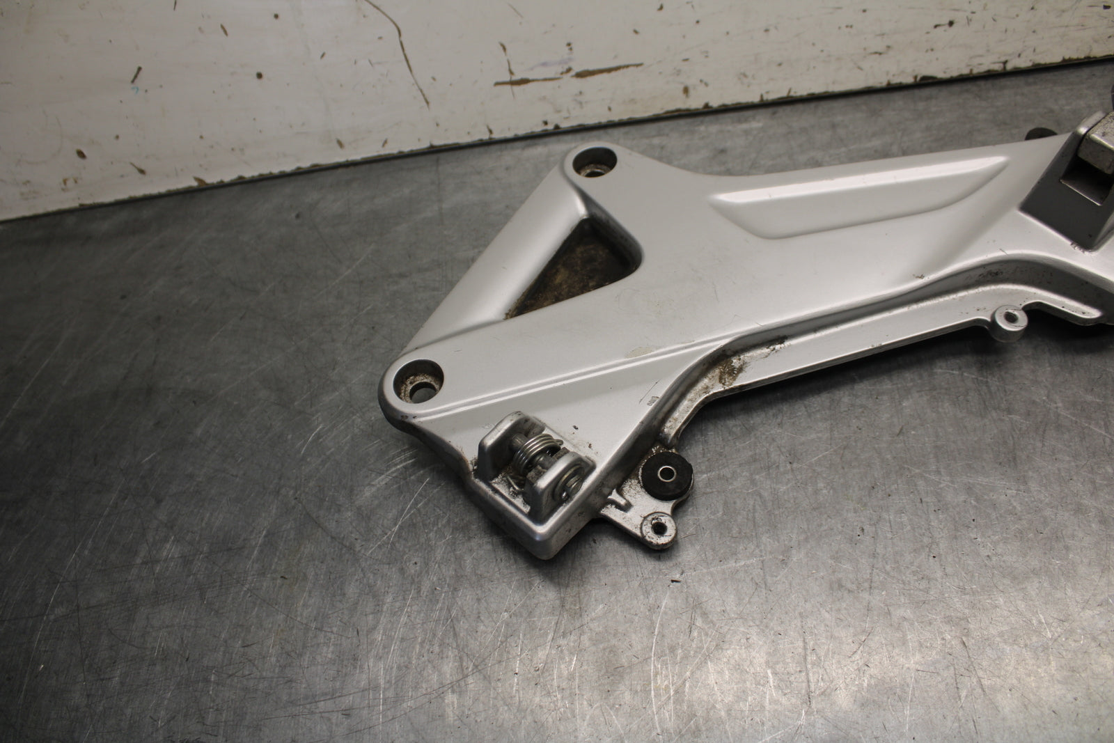 04-12 HONDA ST1300A LEFT FRONT FOOT REST PEG STEP MOUNT BRACKET BB669