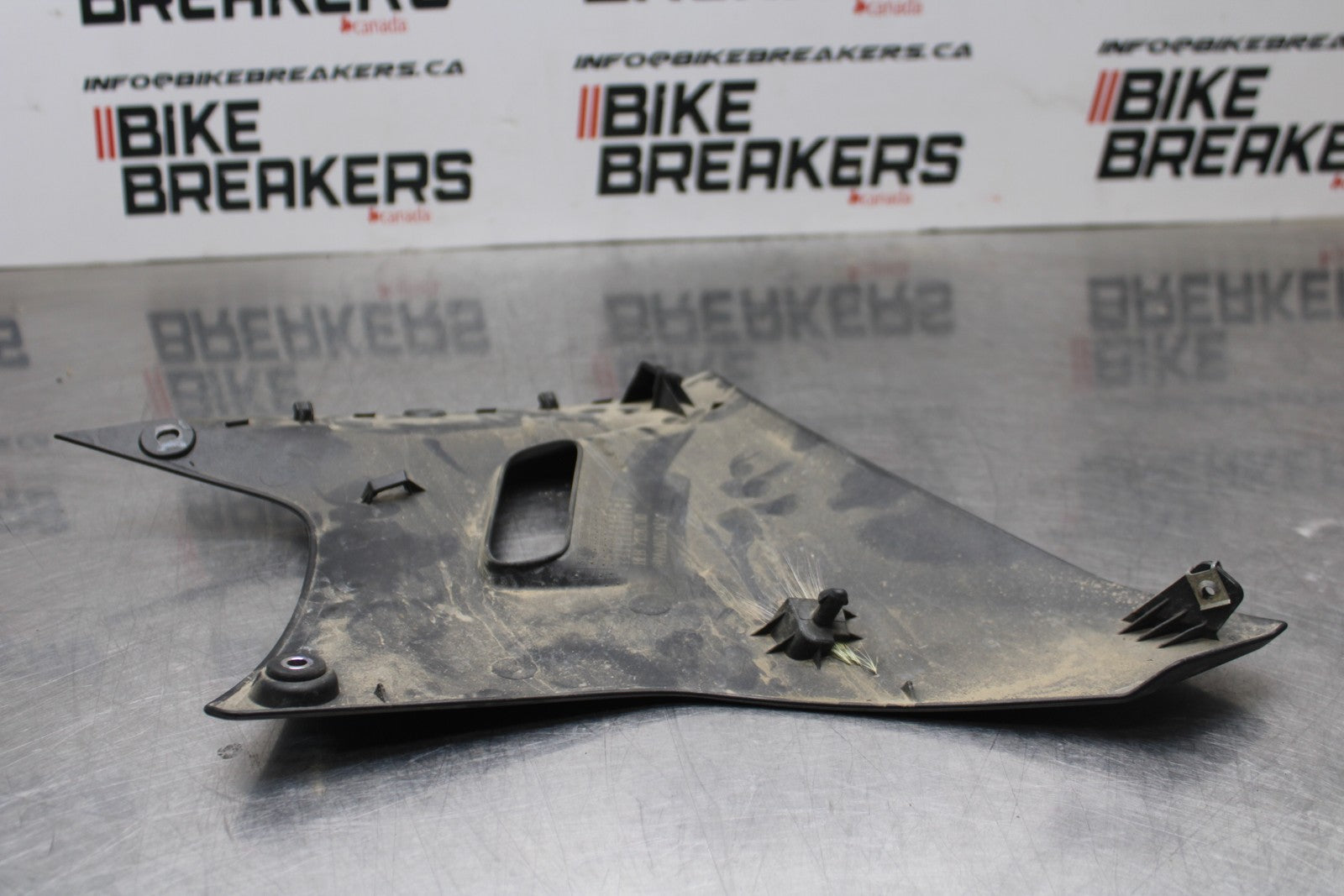 22-25 YAMAHA YZF R7 LEFT LOWER BOTTOM BELLY SIDE FAIRING COWL BB769