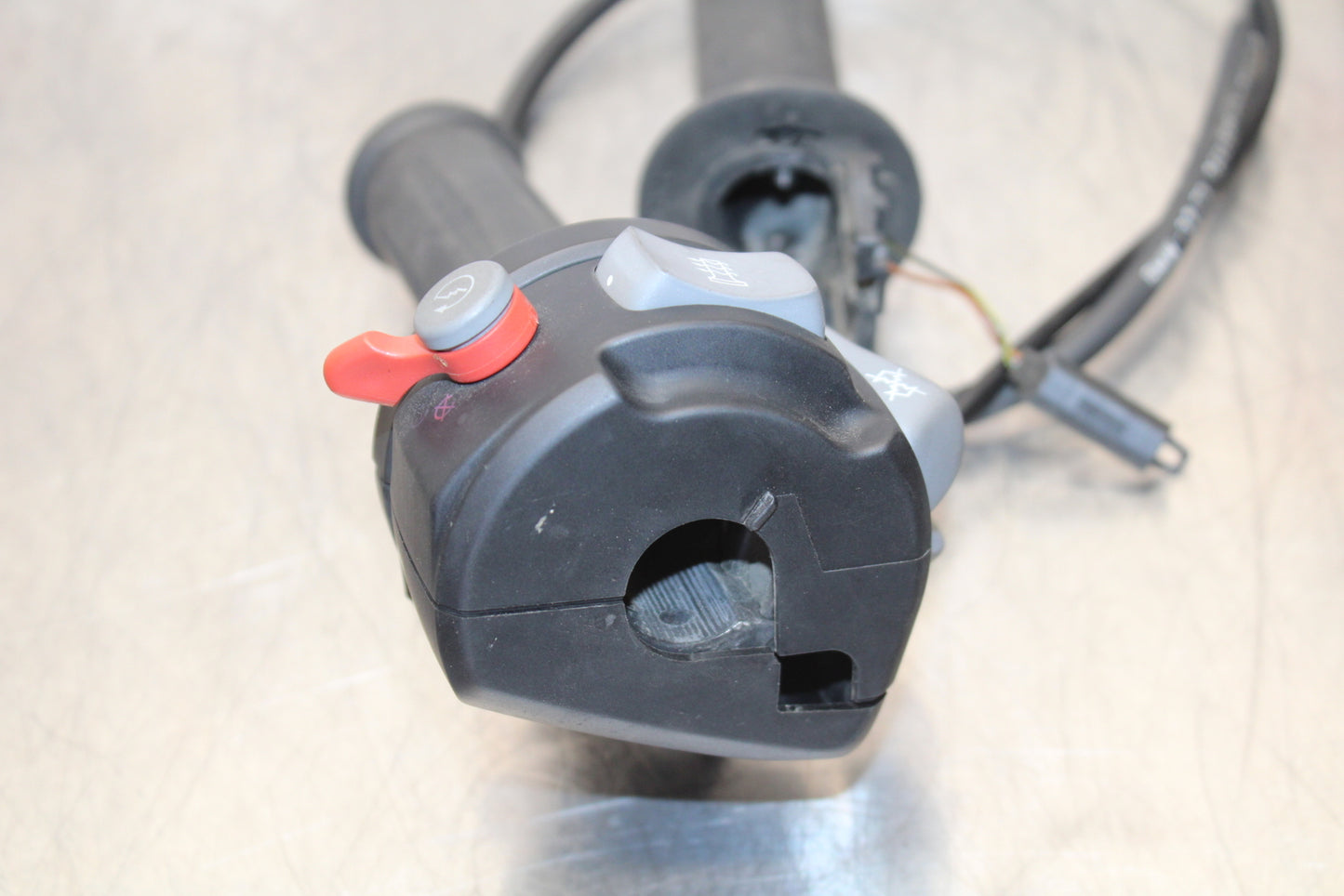 06-12 BMW F800ST THROTTLE CABLE LINE HOUSING GUIDE BB144