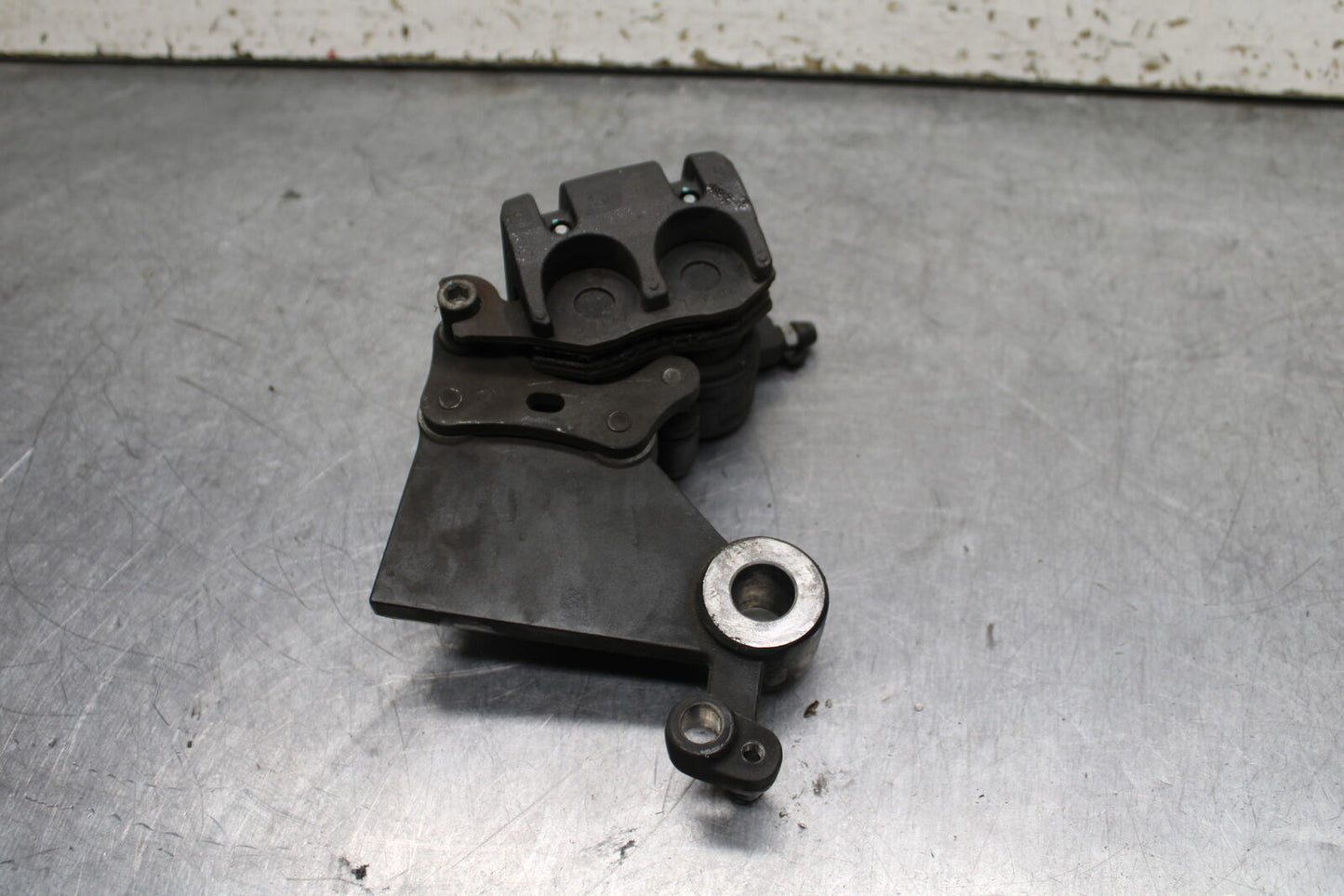19-22 KAWASAKI Z400 REAR BACK BRAKE CALIPER W MOUNT BRACKET BB738