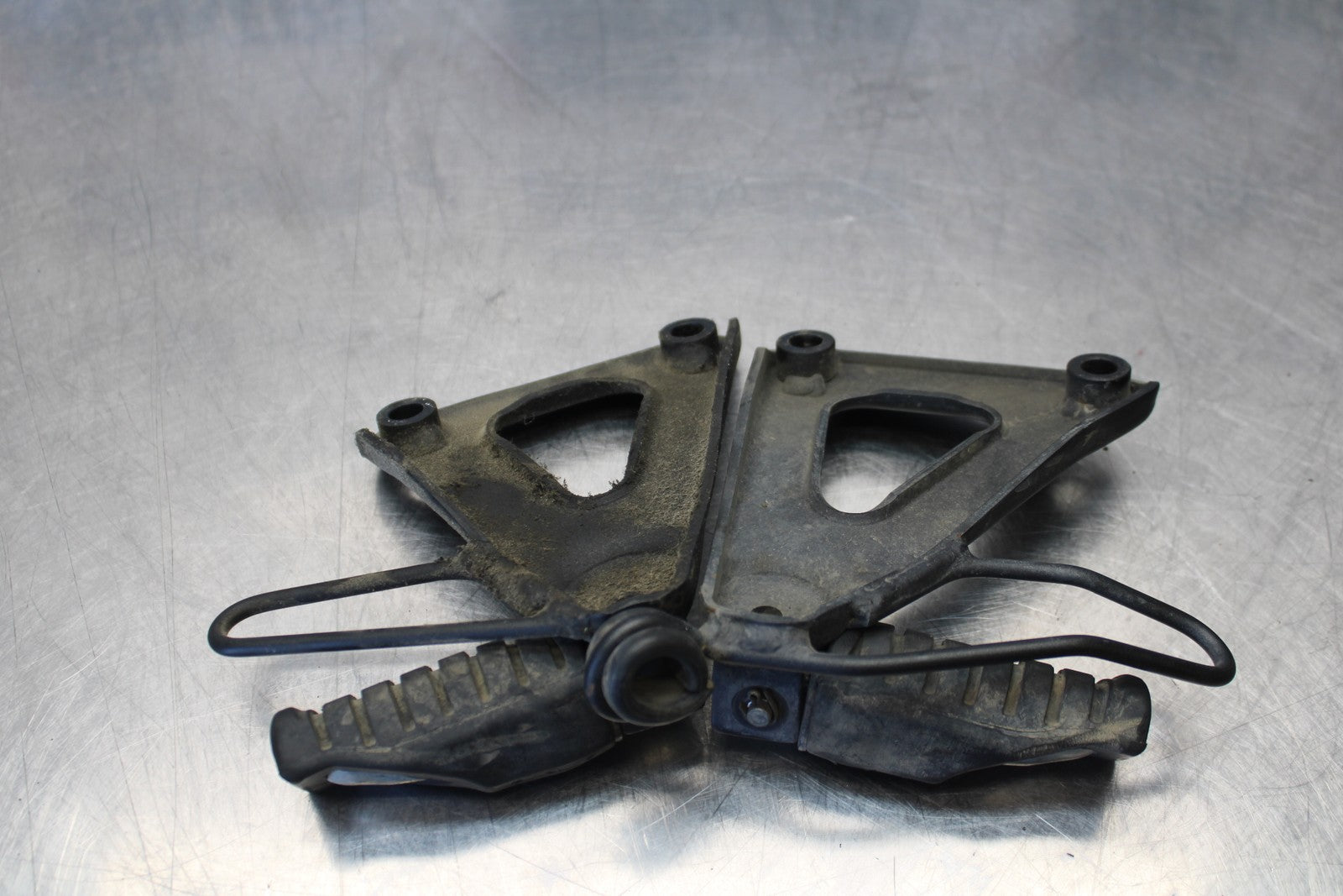 08-18 KAWASAKI KLR650 REAR BACK PASSENGER PEG SET PAIR BB183