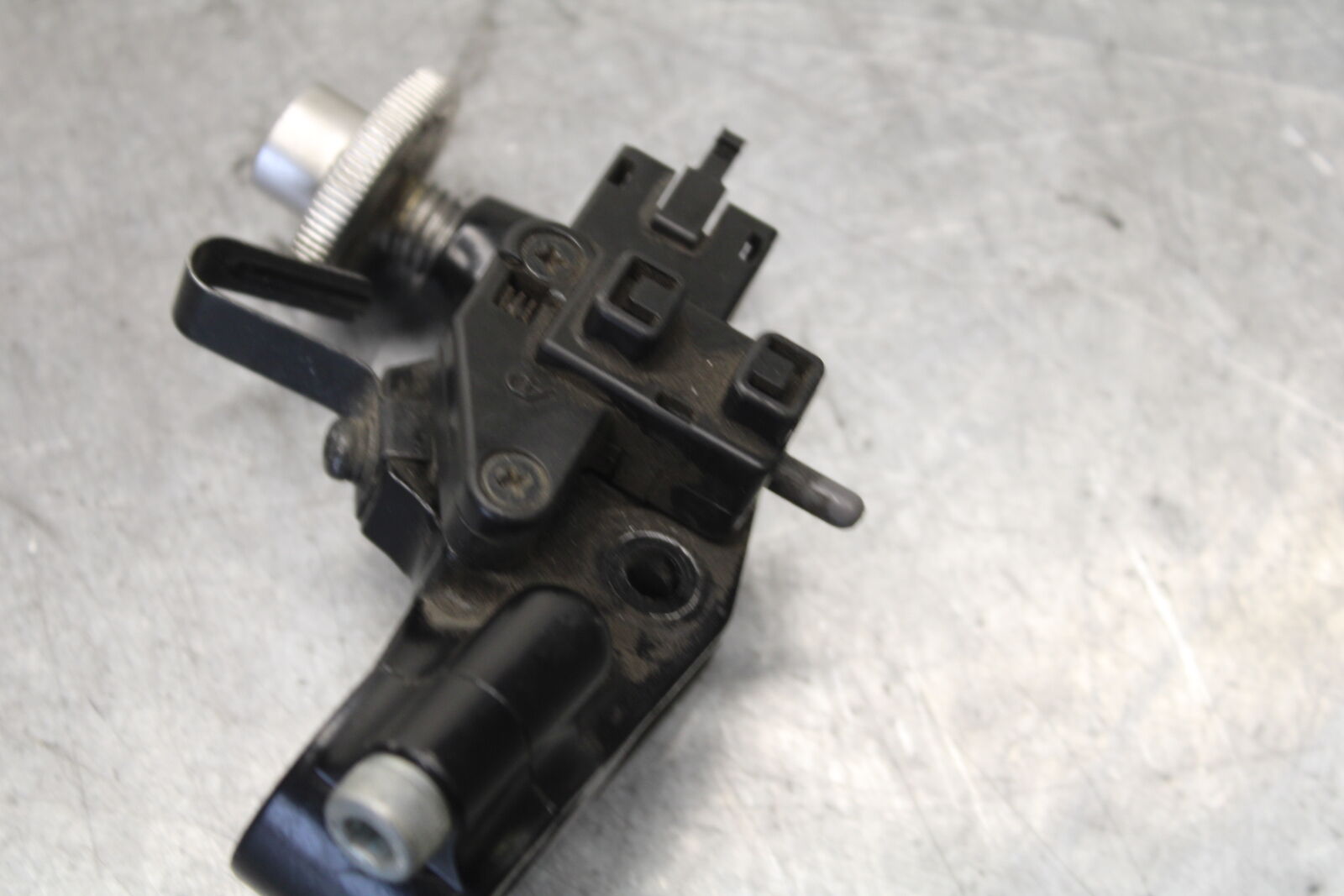 13-18 KAWASAKI NINJA ZX6R CLUTCH LEVER PERCH MOUNT BRACKET BB682