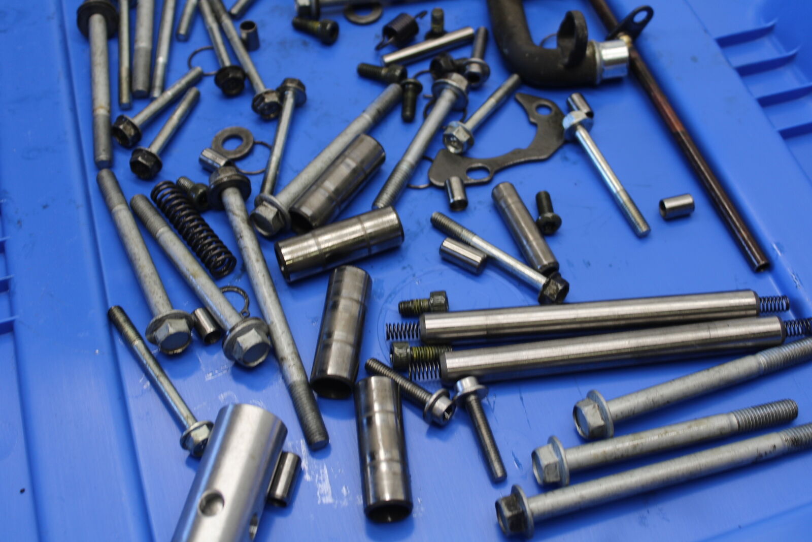 08-09 YAMAHA YZF R6S ENGINE MOUNTING BOLTS HARDWARE MOTOR SCREWS  BB690