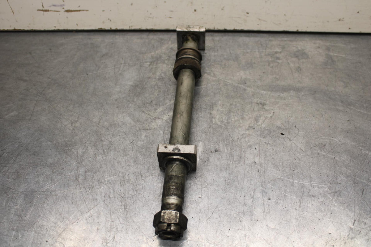 09-12 KAWASAKI NINJA ZX6R REAR AXLE BACK WHEEL RIM BOLT AXEL 41068-0035 BB617