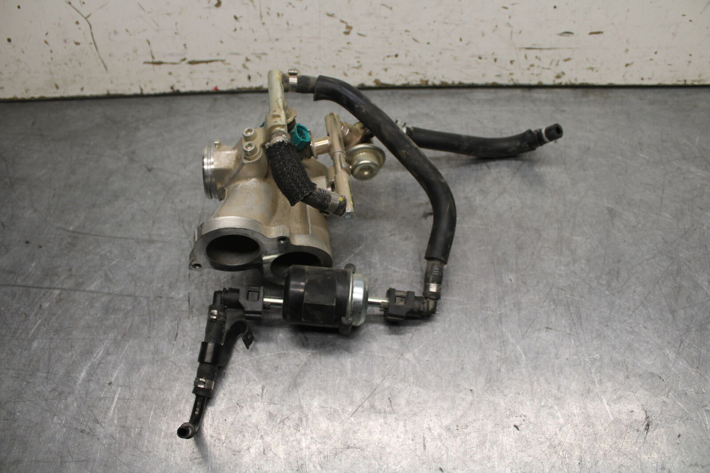 17-24 YAMAHA BOLT XVS950 AIR INTAKE MANIFOLD BB729