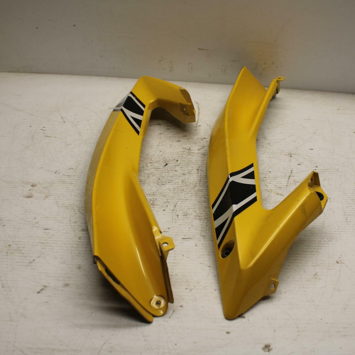 07 YAMAHA YZF R6 2c0  FRONT UPPER MID SIDE FAIRING COWL PLASTIC BB297