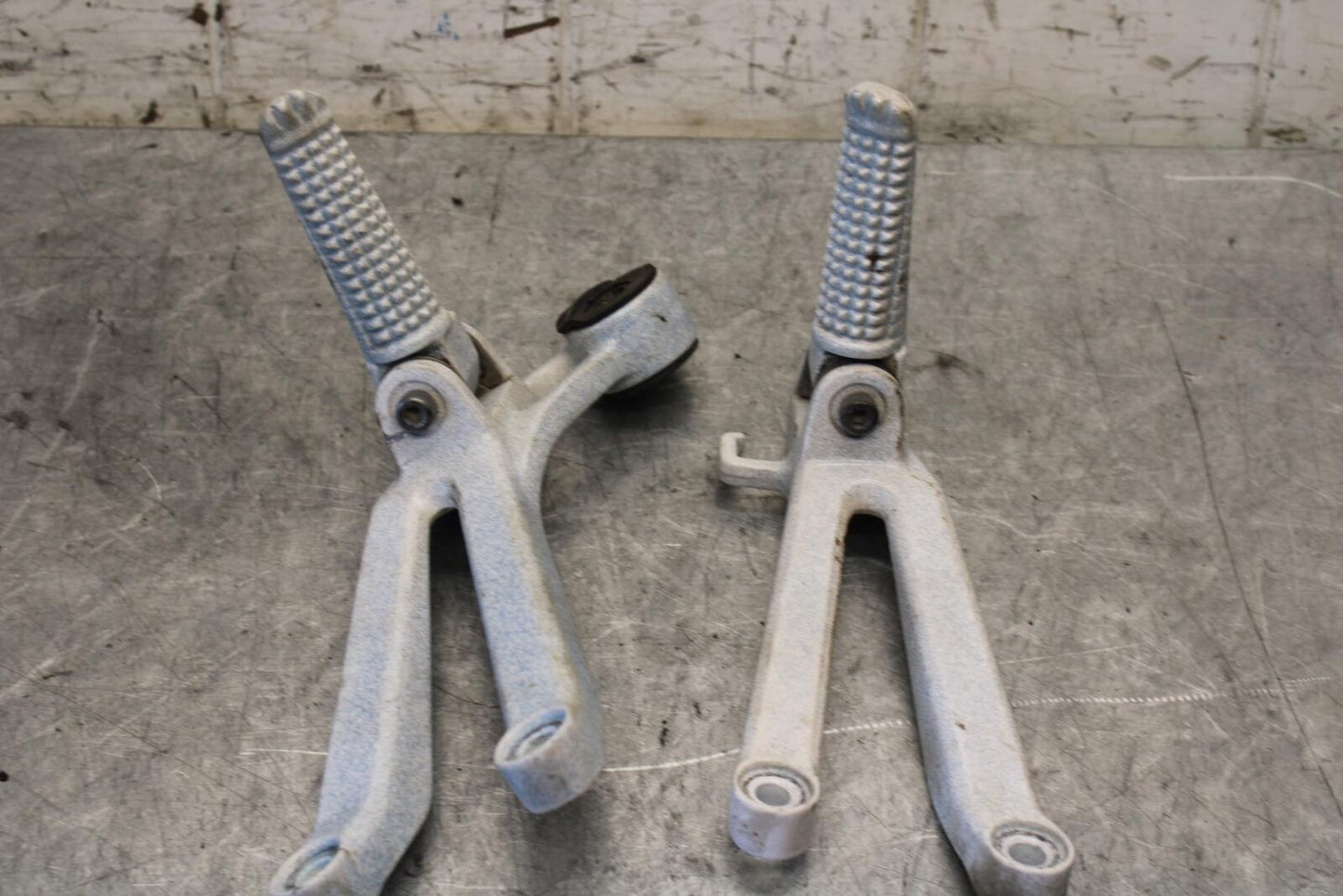 1998 Yamaha YZF R1 RIGHT LEFT REARSETS REAR SET DRIVER FOOT PEGS  BB53