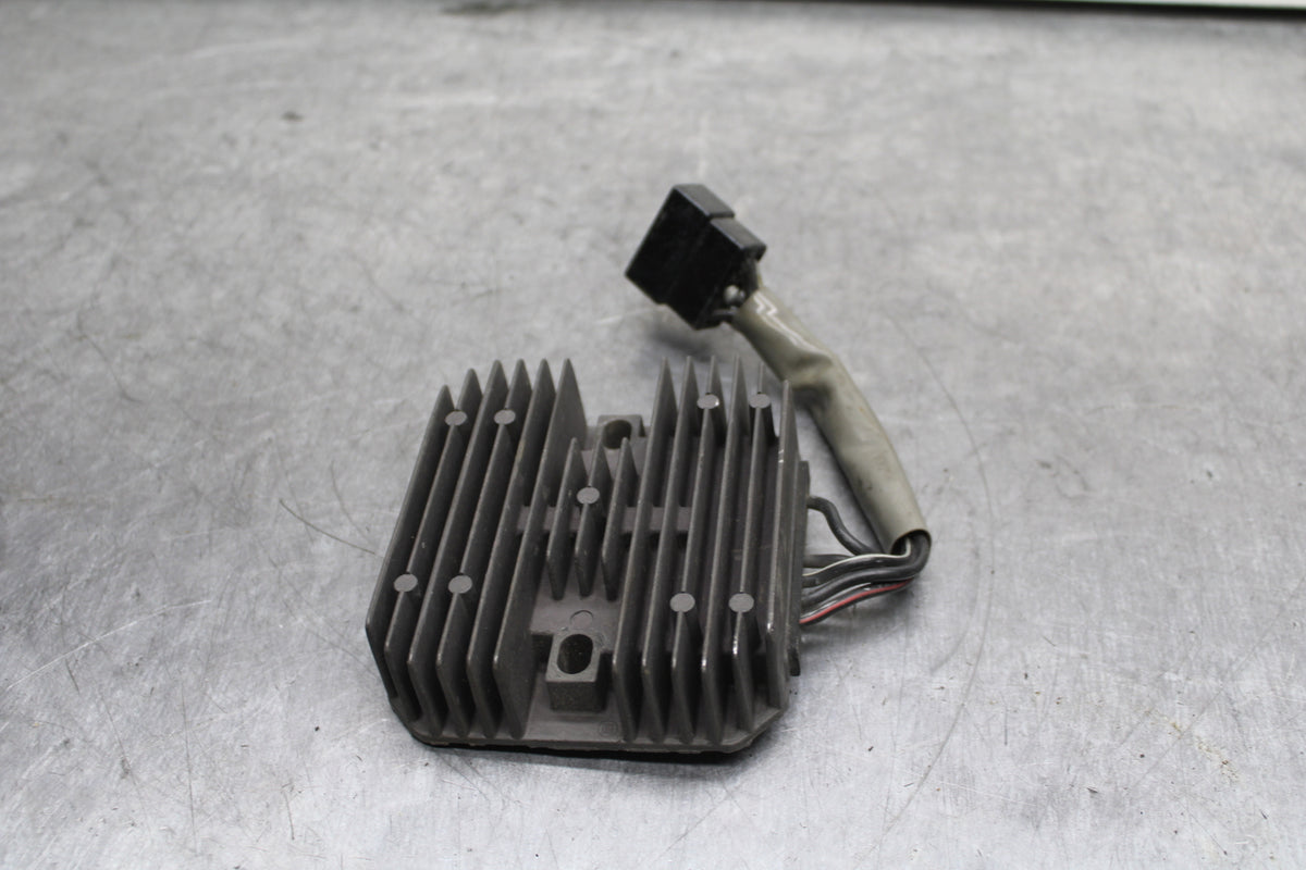 97-99 SUZUKI GSXR600 SRAD RECTIFIER VOLTAGE REGULATOR BB123