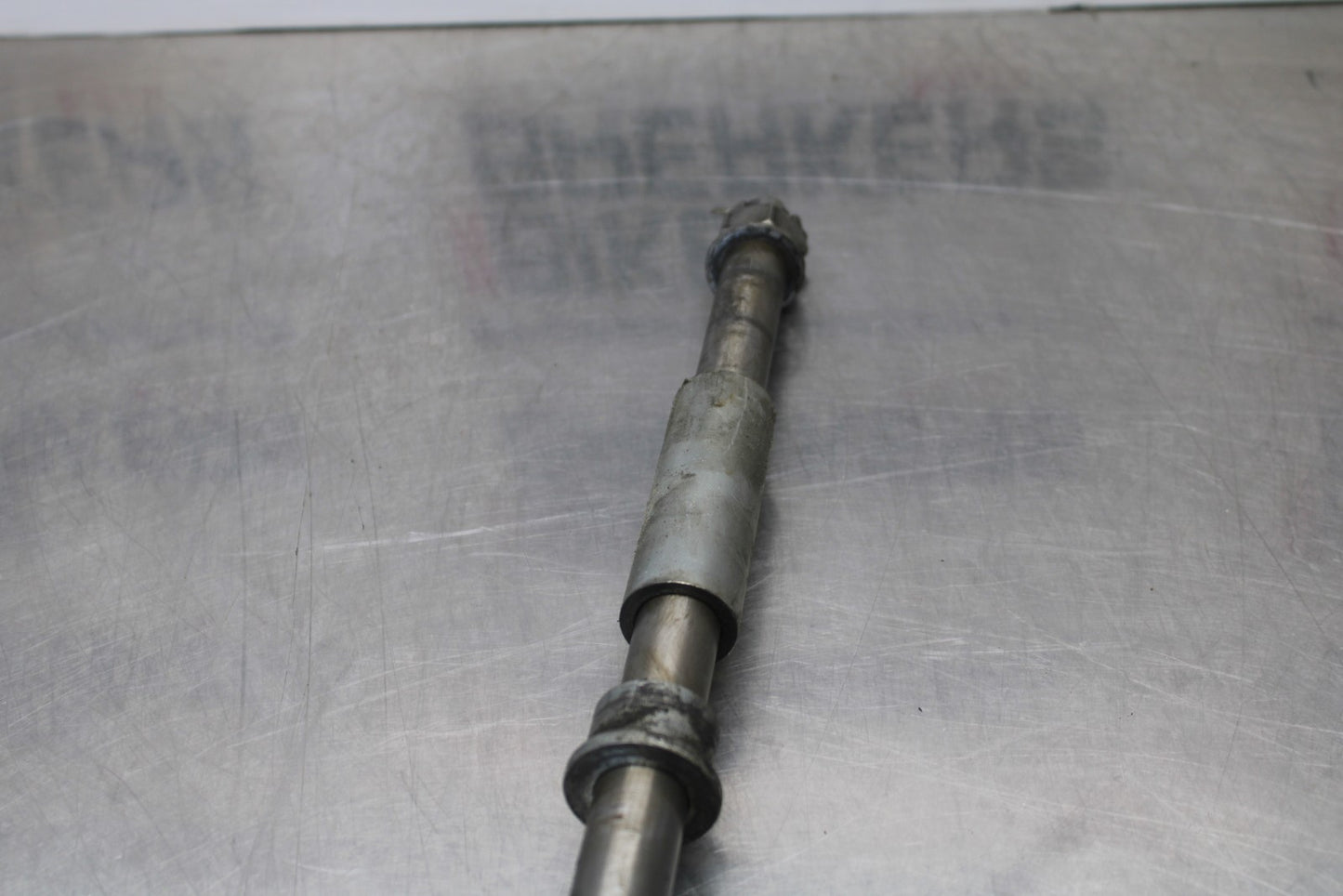 03-08 KAWASAKI VULCAN 1600 REAR AXLE BACK WHEEL RIM PIVOT BOLT AXEL BB196