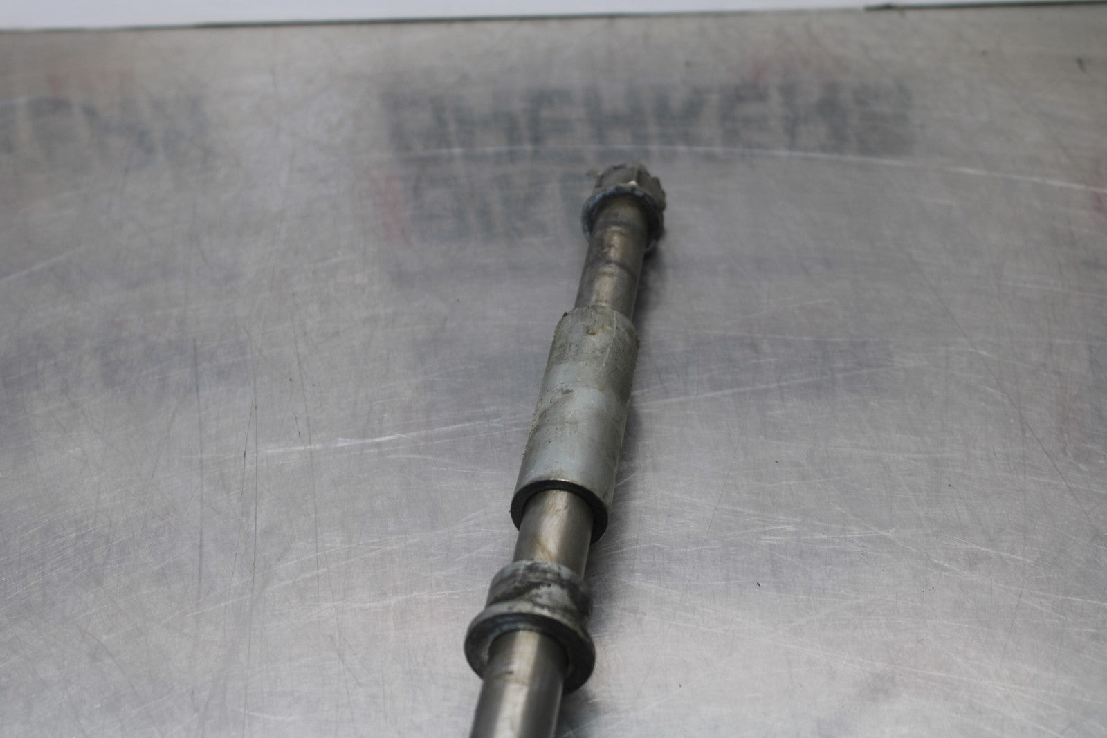 03-08 KAWASAKI VULCAN 1600 REAR AXLE BACK WHEEL RIM PIVOT BOLT AXEL BB196