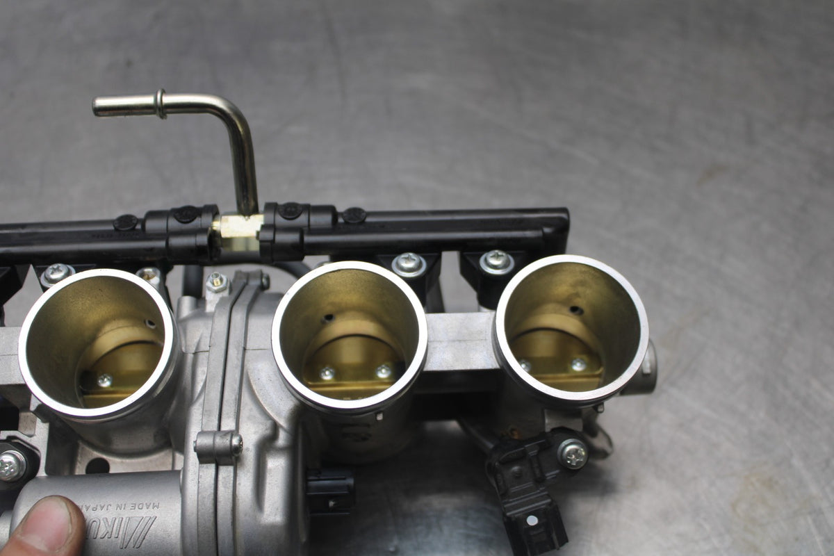 25 KAWASAKI Z900 MAIN FUEL INJECTORS / THROTTLE BODIES BB928