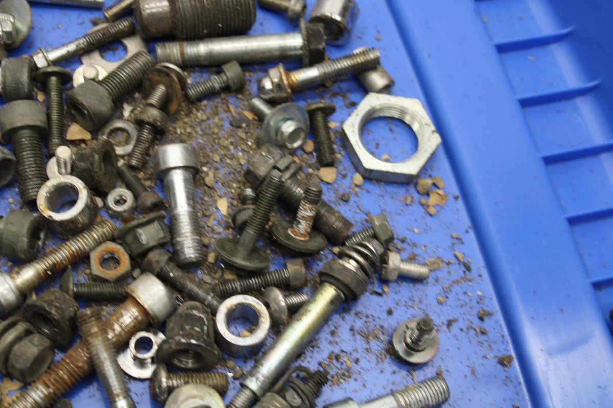 2004 Suzuki Intruder 1500 VL1500 ENGINE MOUNTING BOLTS HARDWARE MOTOR  BB573