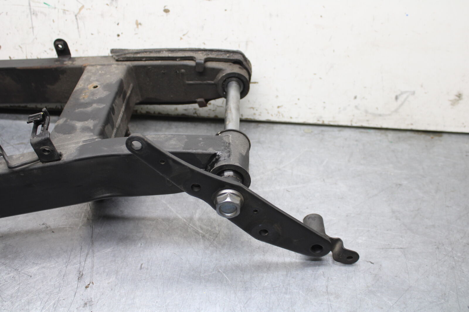 19-22 KAWASAKI Z400 REAR SWINGARM BACK SUSPENSION SWING ARM BB738